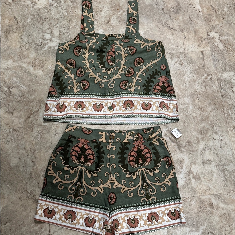 NWT Sanctuary Green Paisley Two-Piece Shorts Set with Pink and Cream Accents
